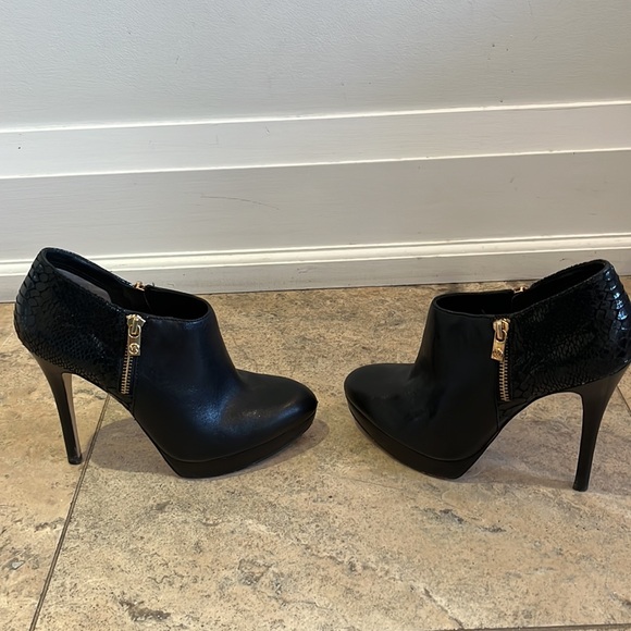 Michael Kors black booties - Picture 3 of 7